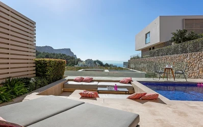 Villa moderna con vista sul mare in un complesso di lusso