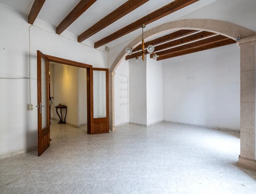 Large townhouse to renovate in Artá-4
