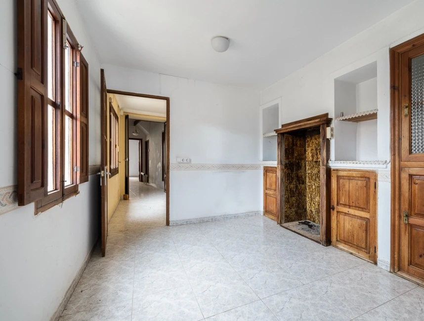 Large townhouse to renovate in Artá-5