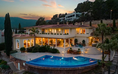 Classic villa with fantastic sea views