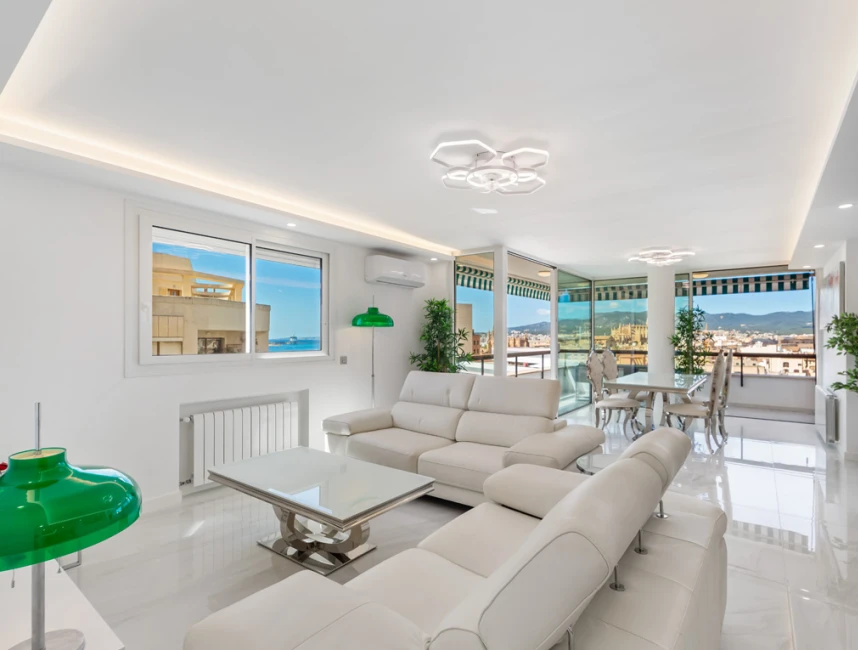 Modern, renovated flat with panoramic views-4