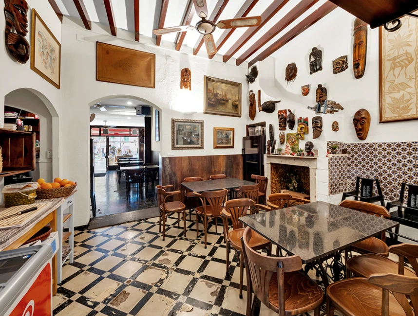 Charming Cafe in the historical plaza of Llucmajor-5