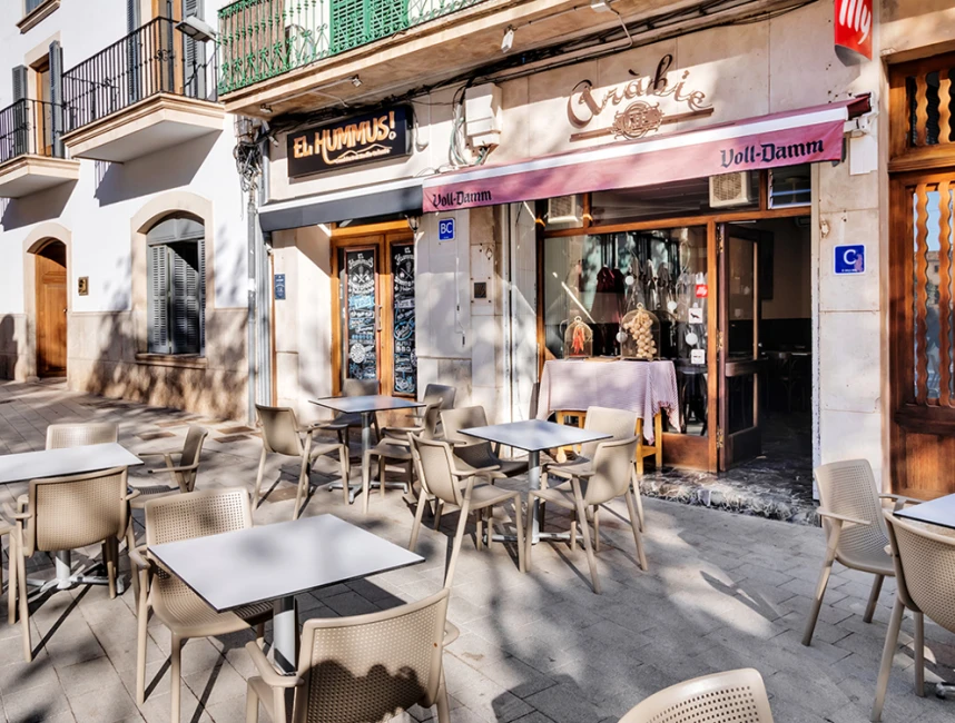 Café con encanto en la plaza histórica de Llucmajor-2