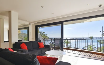 Köp en sensationell lägenhet i första raden i Puerto Alcudia!