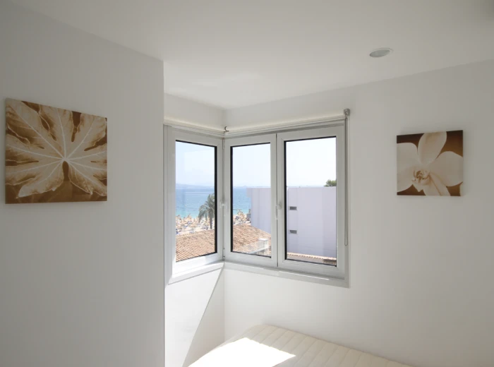 Fantastic apartment with sea views-12