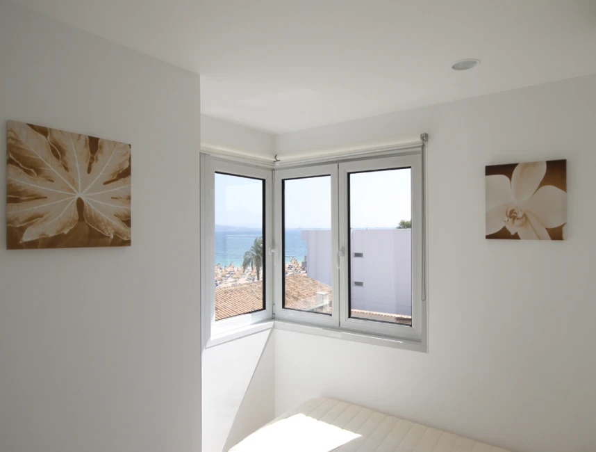 Fantastic apartment with sea views-12