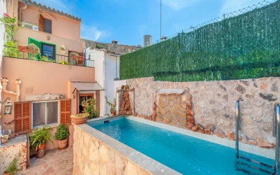 Pretty Village House with Pool and grand views in Campanet