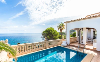 Villa mediterránea con impresionantes vistas al mar en Font de Sa Cala
