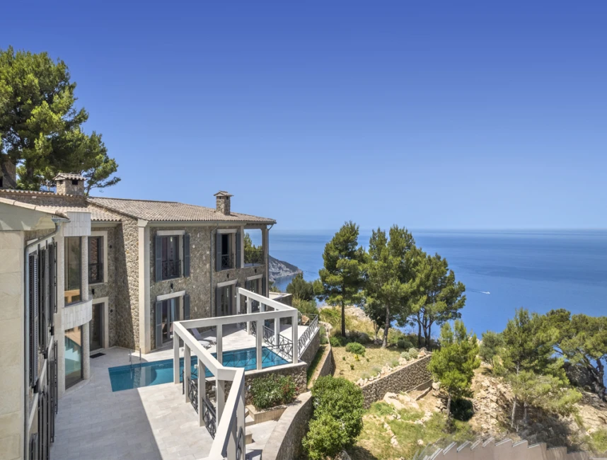 Impresionante villa con espléndidas vistas al mar-24