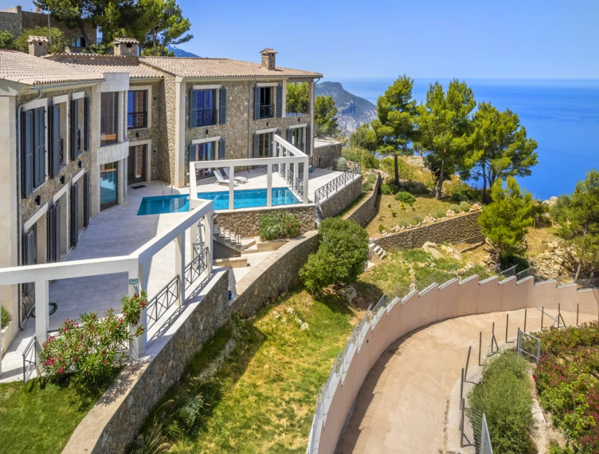 Indrukwekkende villa met prachtig uitzicht op zee-1