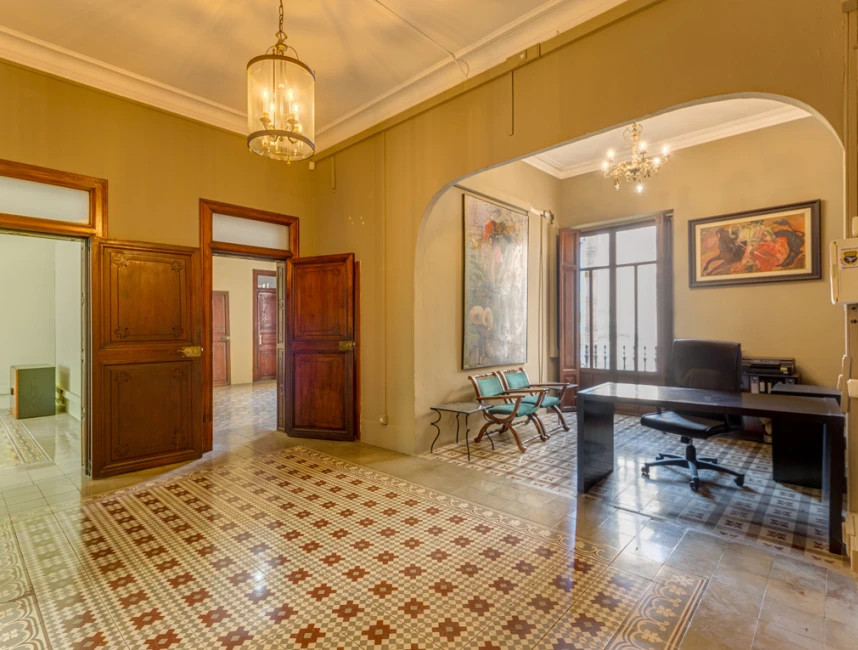 Te renoveren: Appartement met karakteristieke details in de oude stad - Palma-1