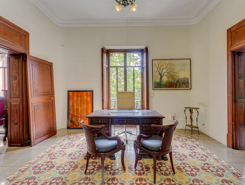 To renovate: Flat with characteristic details in the Old Town - Palma-3