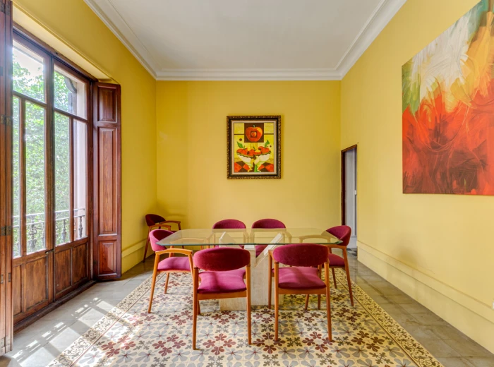 To renovate: Flat with characteristic details in the Old Town - Palma-7