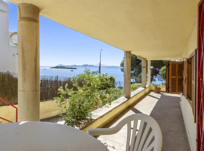 Excellent seafront apartment ready to move in. Puerto Alcudia-25