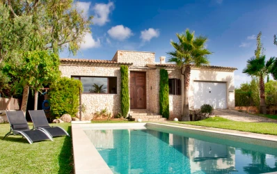 Prachtige villa in fincast stijl bij de zee in Sa Torre