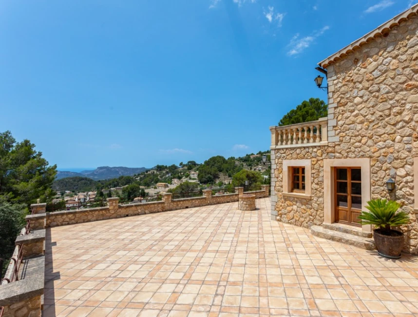 Met natuursteen beklede finca met uitzicht op zee in Galilea, Mallorca-10