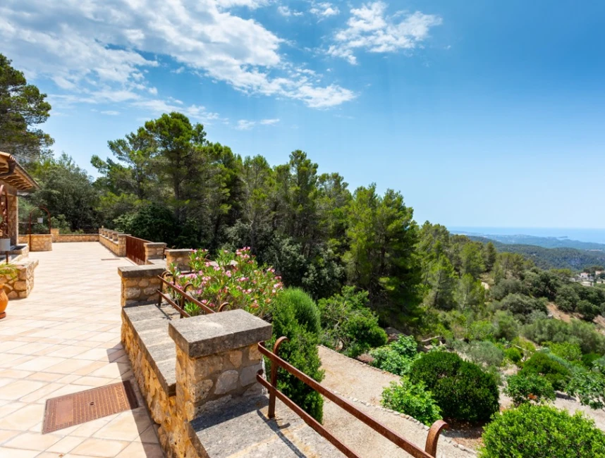 Met natuursteen beklede finca met uitzicht op zee in Galilea, Mallorca-23