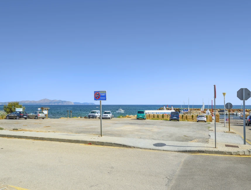 Huis met zeezicht op slechts enkele meters van het strand te koop, Son Serra de Marina-25
