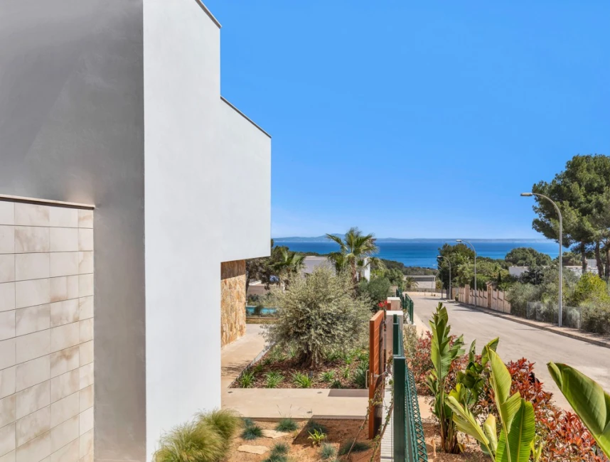 Spacieuse villa neuve avec vue sur la mer et jardin plat-7
