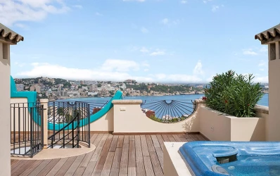 Uitstekend penthouse met zeezicht op toplocatie in Bendinat