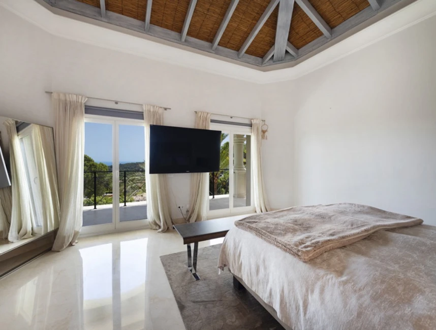 Villa in mediterrane stijl met zeezicht in de heuvels van Son Vida-11