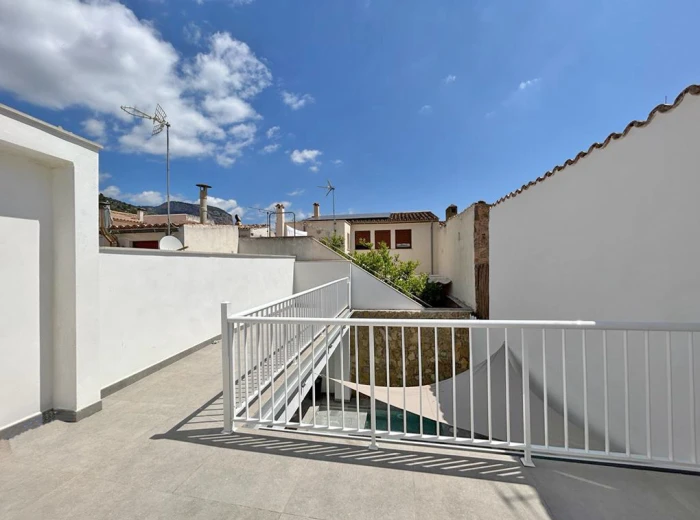 Modern townhouse with pool in Alaró-13
