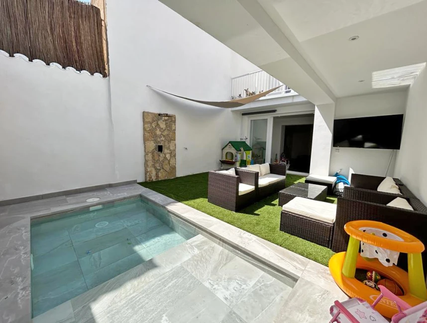 Moderna casa a schiera con piscina ad Alaró-6