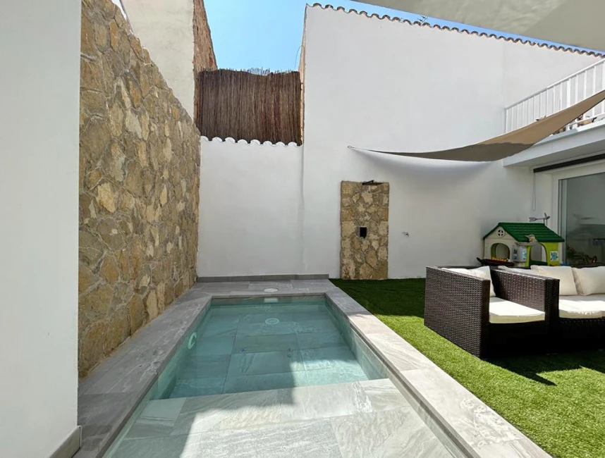 Moderna casa a schiera con piscina ad Alaró-5