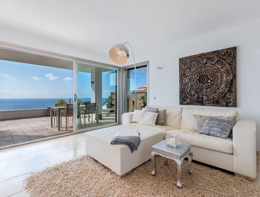 Frontline Apartment with sea views-11