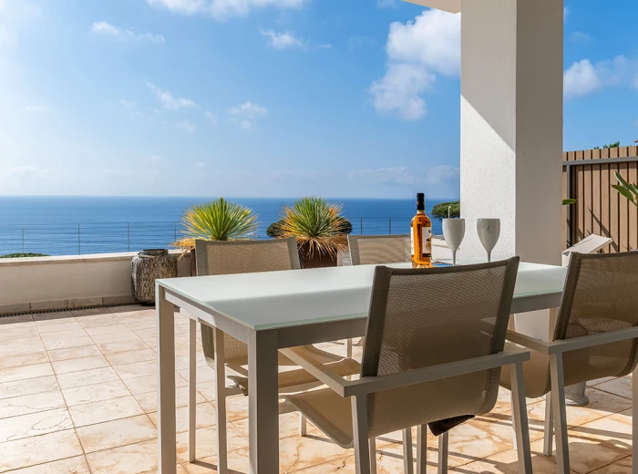 Frontline Apartment with sea views-5