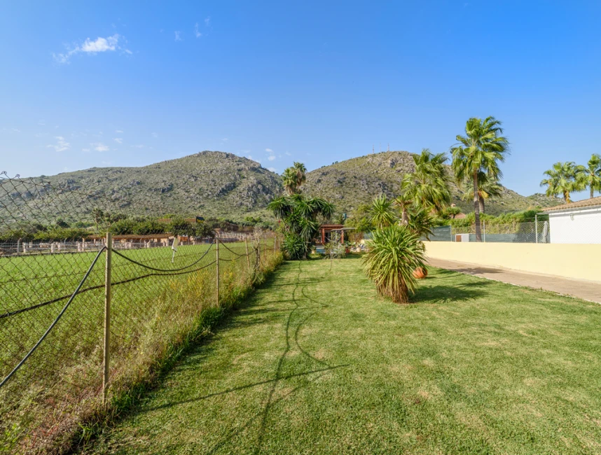 Hus med trädgård och pool i utkanten av Alcudia-3