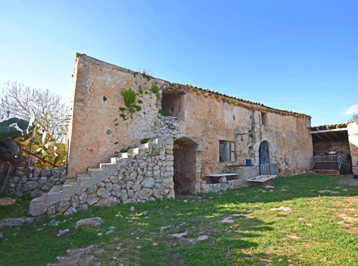Mallorquin country house to renovate in Llubi-1