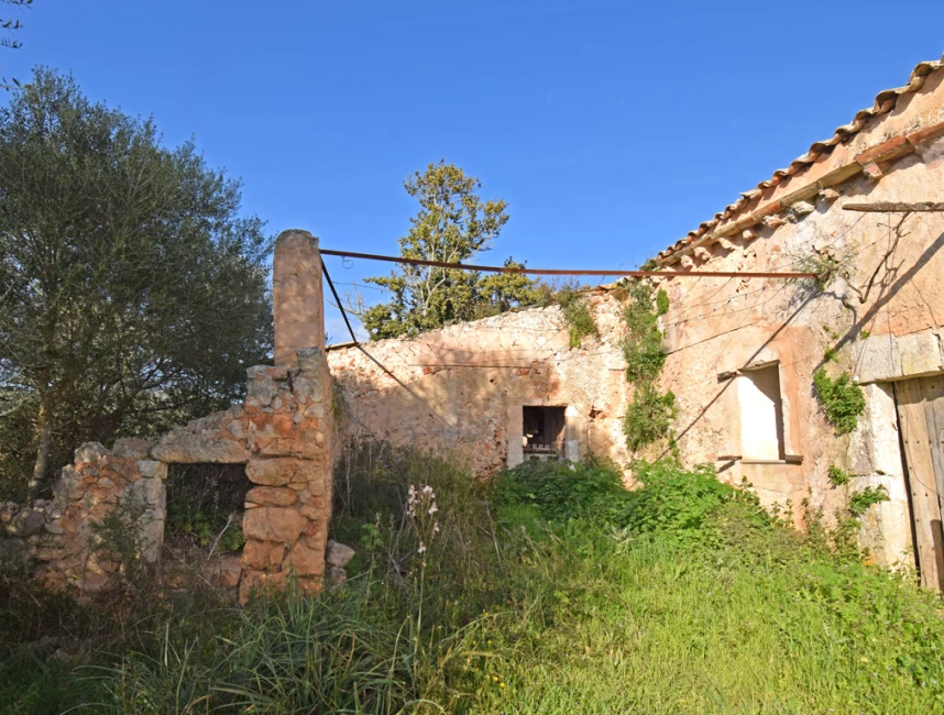 Dom wiejski na Majorce do remontu w Llubi-3