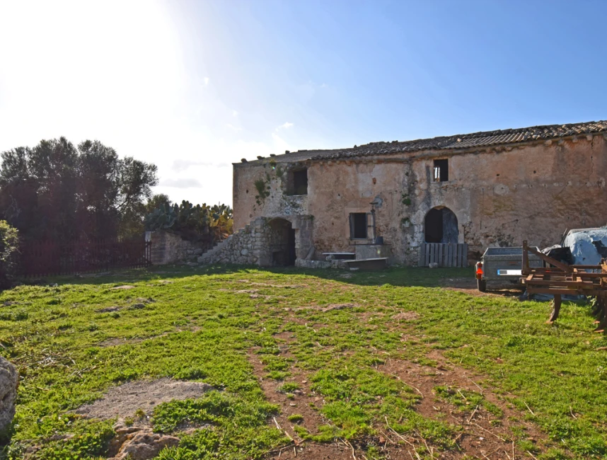 Dom wiejski na Majorce do remontu w Llubi-4