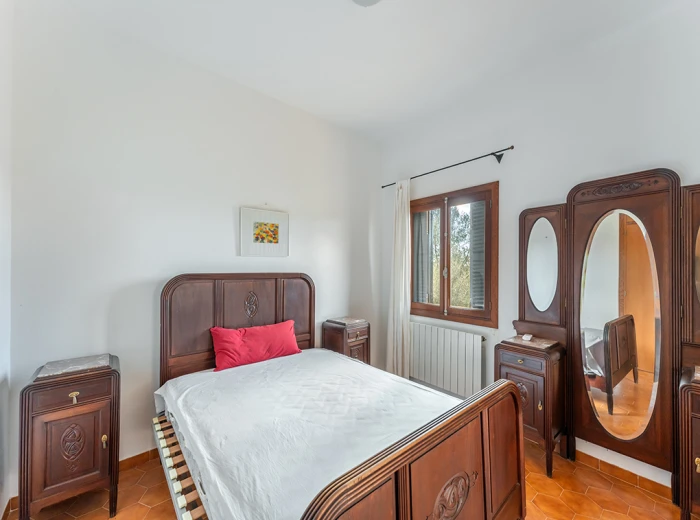 Property with versatile potential and historical charm-14