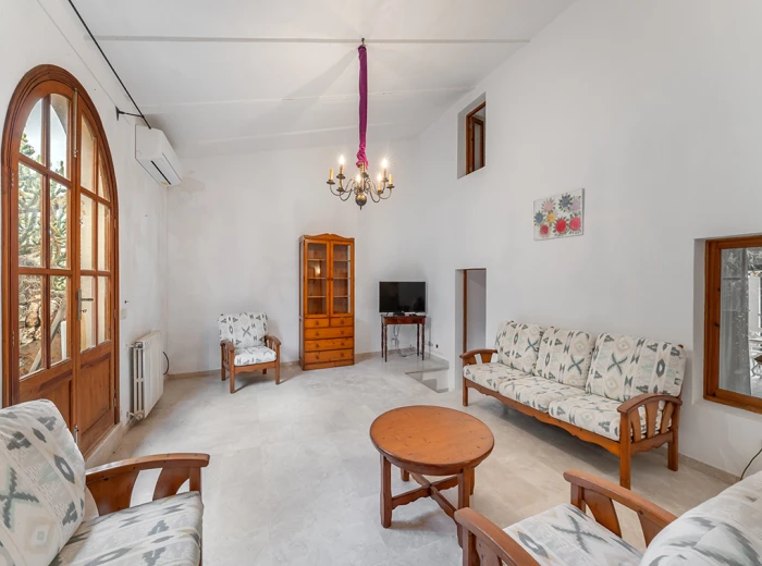Property with versatile potential and historical charm-5