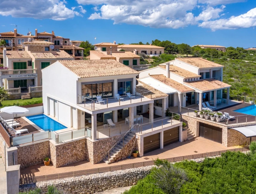 Modern villa med havsutsikt och uthyrningslicens i Cala Magrana-1
