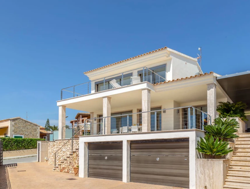 Modern villa med havsutsikt och uthyrningslicens i Cala Magrana-13
