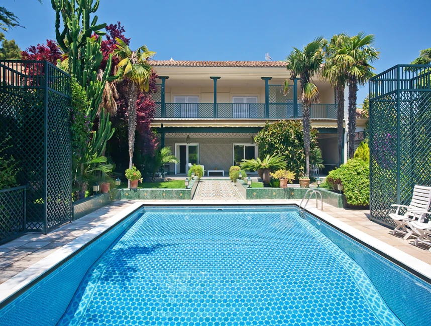 Imponente villa immersa in un giardino privato a Son Vida - Palma di Maiorca-1