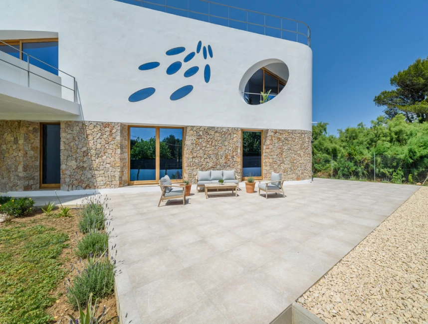 Uitzonderlijke design villa met zeezicht in Puerto Pollensa-5