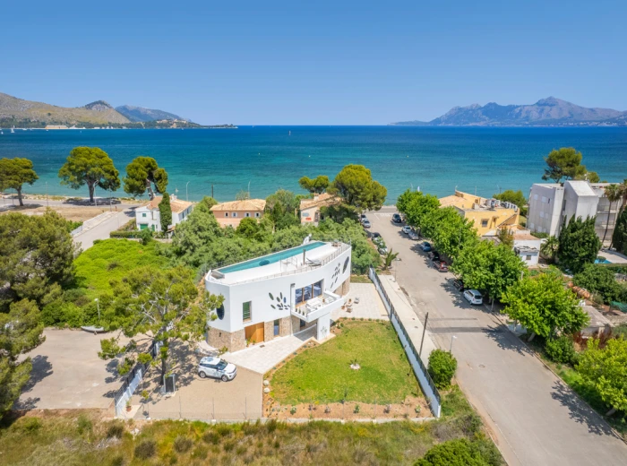 Excepcional villa de diseño con vistas al mar en Puerto Pollensa-21