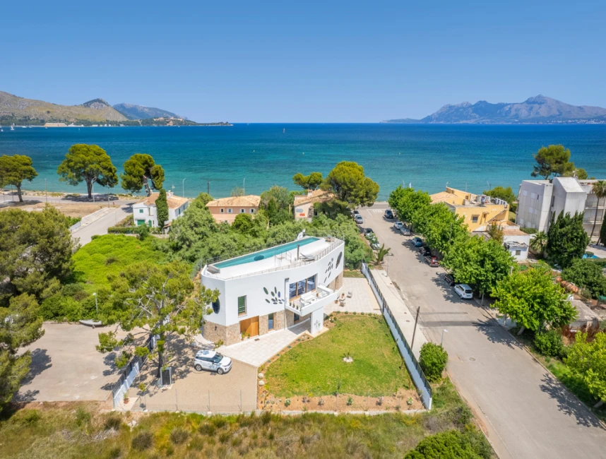 Uitzonderlijke design villa met zeezicht in Puerto Pollensa-21