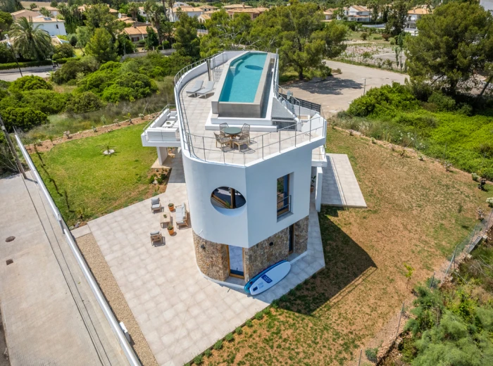 Excepcional villa de diseño con vistas al mar en Puerto Pollensa-3