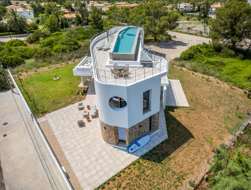 Uitzonderlijke design villa met zeezicht in Puerto Pollensa-3