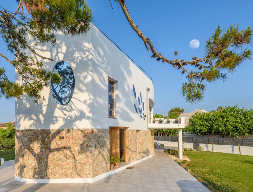 Uitzonderlijke design villa met zeezicht in Puerto Pollensa-17
