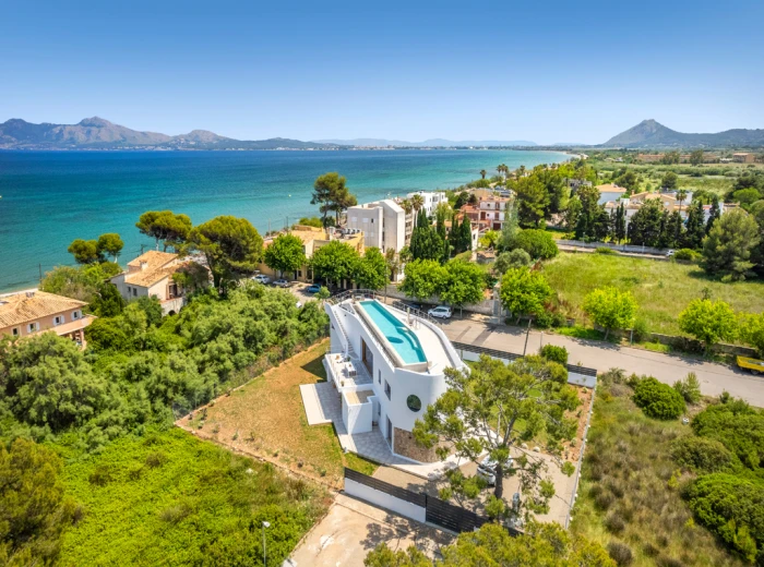 Excepcional villa de diseño con vistas al mar en Puerto Pollensa-1
