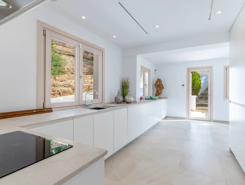 Moderne mediterrane villa met geweldig uitzicht in Son Vida-10