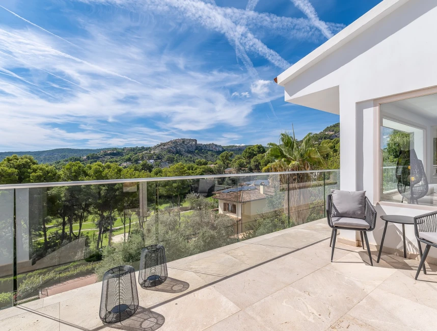 Moderne mediterrane villa met geweldig uitzicht in Son Vida-16