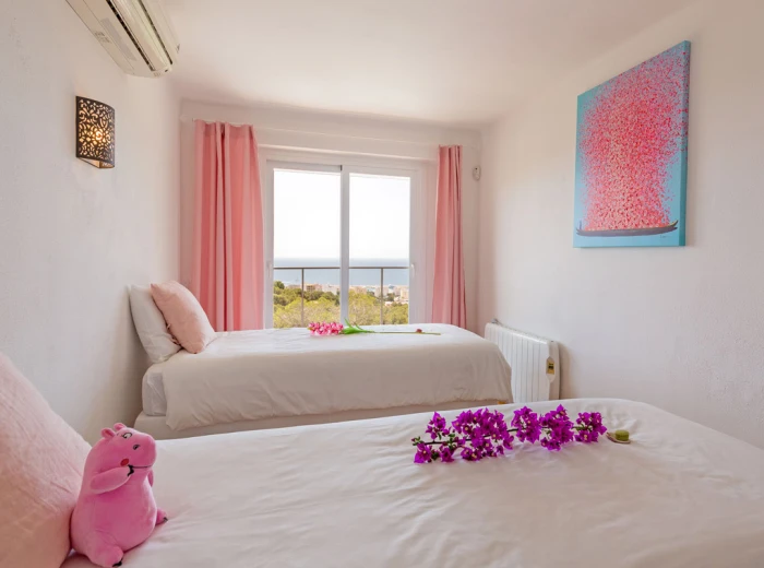 Elegante Casa Rosa con vistas panorámicas al mar-5