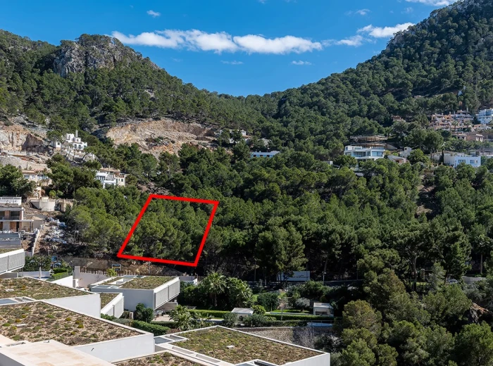 Building plot with partial sea view, Cala Llamp-1